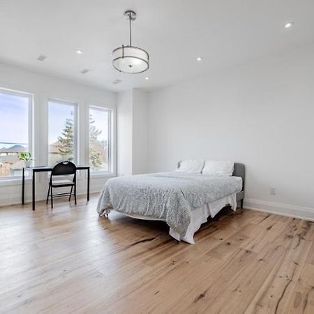 Executive Room In Toronto Next To Yorkdale Shopping Centre Buitenkant foto